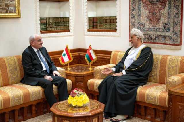 السيد شهاب يستعرض التعاون العسكري بين عُمان ولبنان