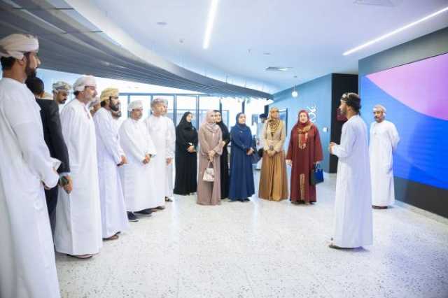 المحروقية تطلع على مرافق 'مركز الشباب'.. ومؤسسات أكاديمية خاصة تسعى لعقد شراكات لتنمية قدرات الطلبة