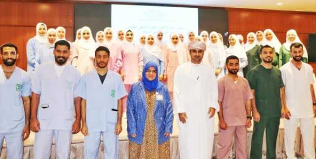 مستشفى الرستاق يحتفل باستكمال برنامج التدريب المقرون بالتوظيف