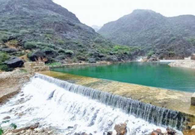 سحب ركامية مع فرص لهطول أمطار على جبال الحجر وظفار