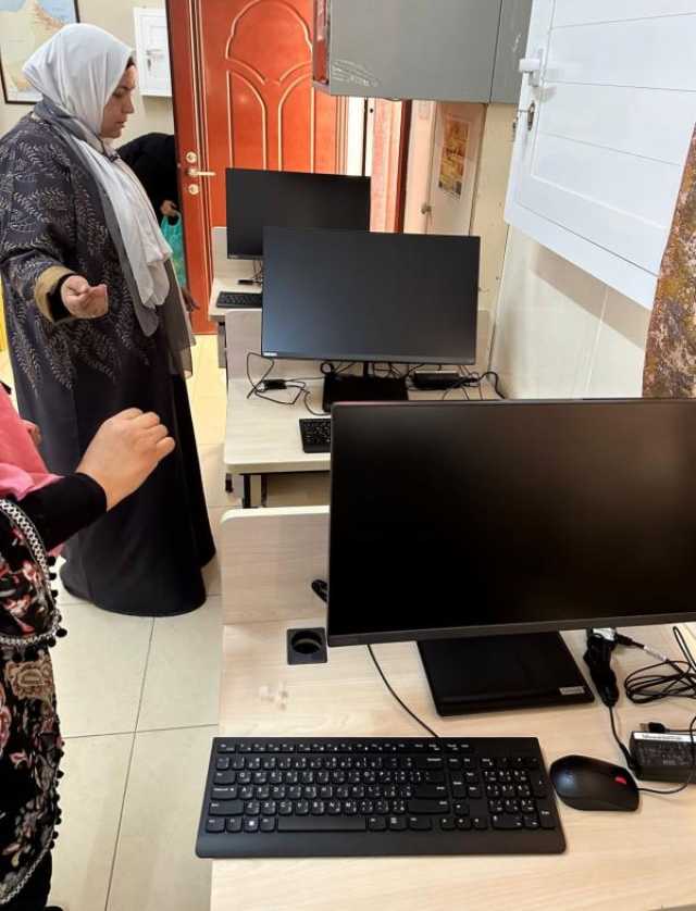 توزيع 931 جهاز كمبيوتر جديد على مدارس الوسطى