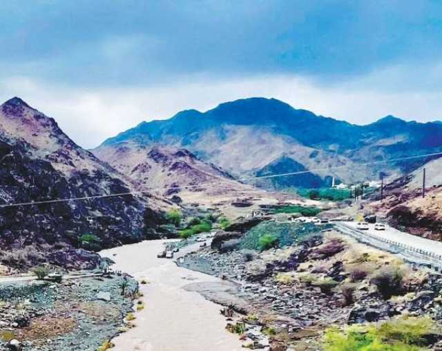 اليوم.. أمطار رعدية ومتفرقة على جبال السلطنة