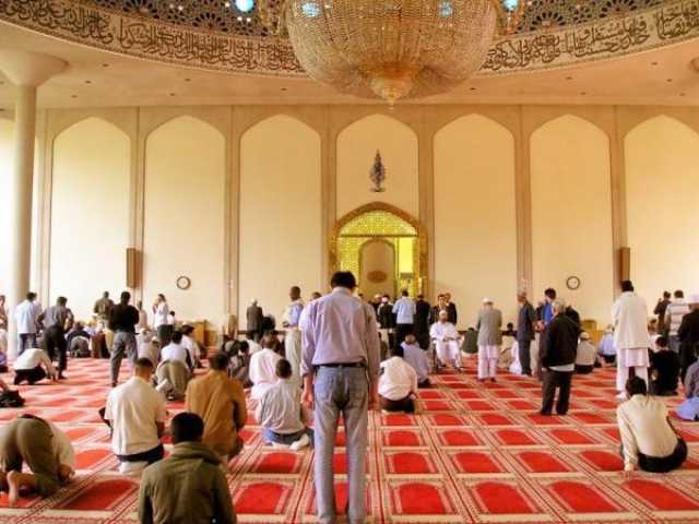 إنزال خطيب الجمعة عن منبر مسجد بالقوة في لبنان.. تعرف على السبب!