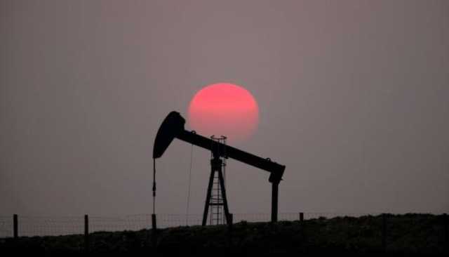 أسعار النفط تنخفض لليوم الثاني مع زيادة مخزونات الخام الأمريكية