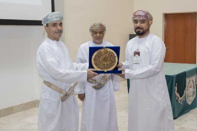 جامعة نزوى تكرم بنك الإسكان العماني