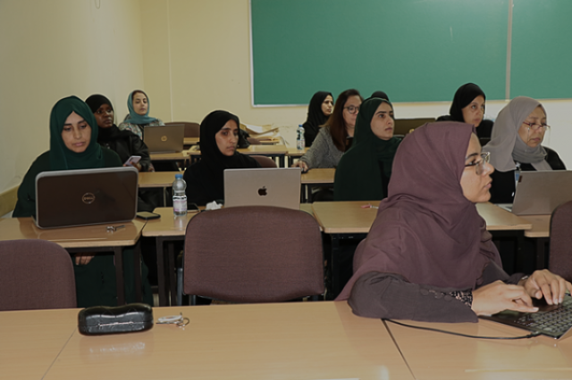 حلقة عمل حول برنامج 'تيمز' بكلية التربية في الرستاق