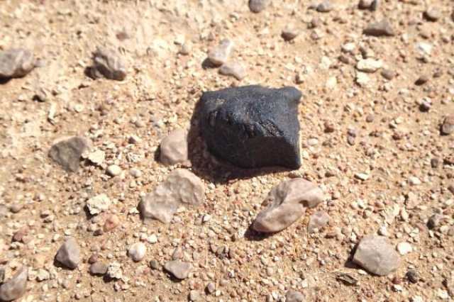شاهد.. أول عينة نيزكية بالمجال الجوي لسلطنة عمان