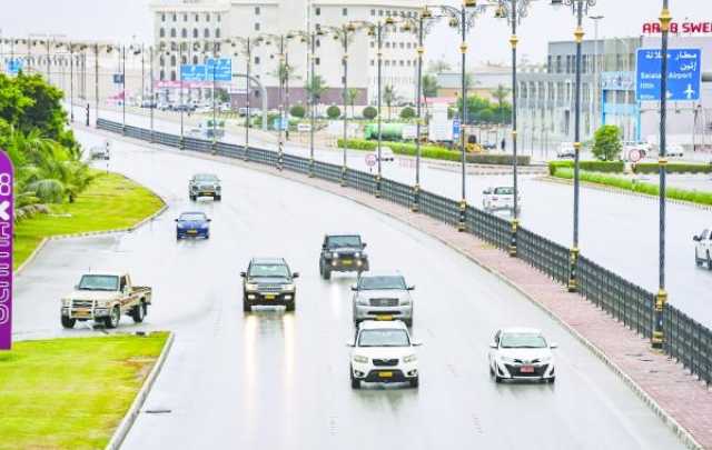 بالفيديو.. هطول أمطار على محافظات البريمي والظاهرة وجنوب الباطنة