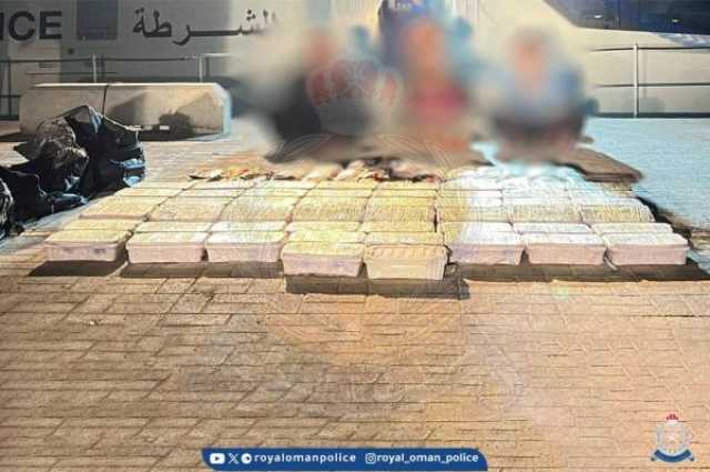 ضبط 3 متهمين من مهربي المخدرات في الباطنة
