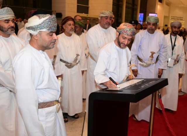 سعود بن هلال يفتتح معرض 'فن مسقط'.. و200 عمل إبداعي بانتظار الزوّار