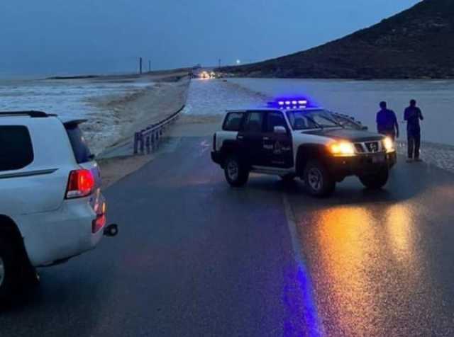 بالفيديو.. انقطاع الحركة المرورية على طريق المغسيل