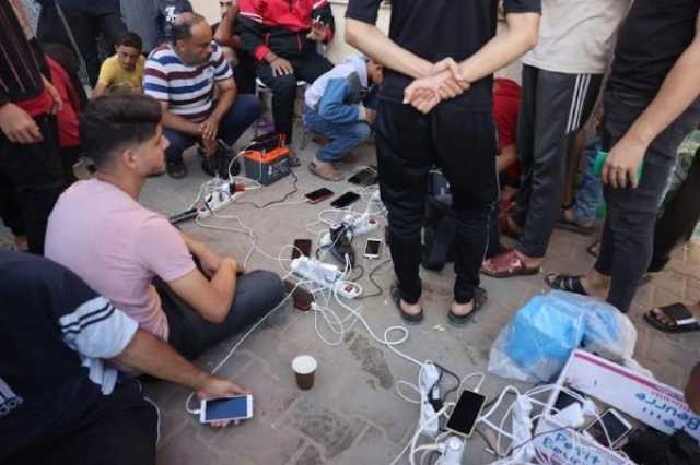عودة اتصالات الهاتف والإنترنت تدريجيا إلى غزة