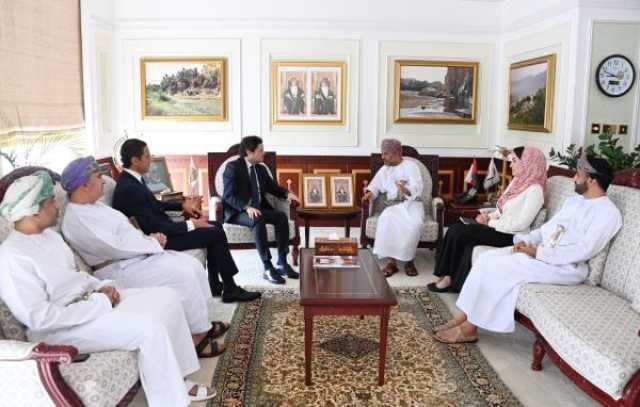 وزير الإعلام اللبناني يزور جامعة السلطان قابوس