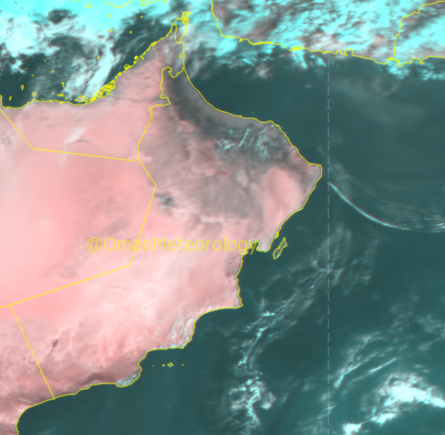 فرص لهطول أمطار على بعض المناطق بالسلطنة