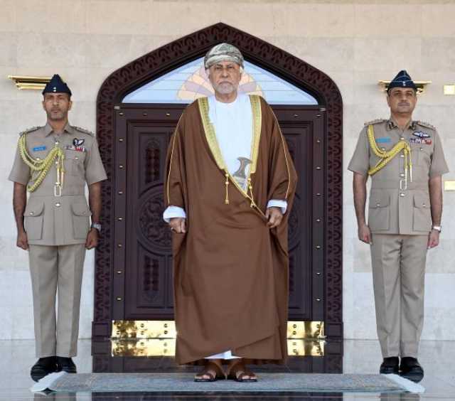 السيد شهاب يقلد جناح الطيران لخريجي سلاح الجو السلطاني