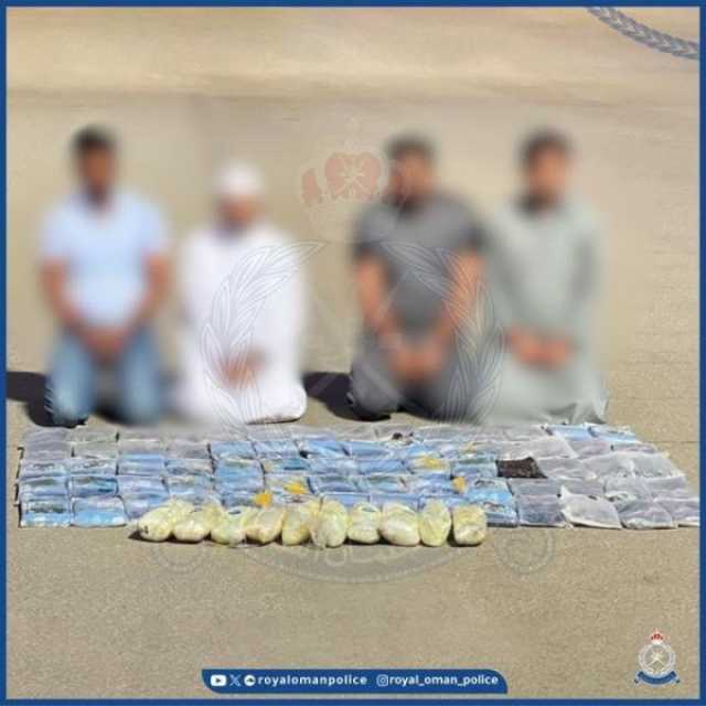 ضبط أكثر من 70 كيلوجرامًا من مخدر الحشيش بحوزة 4 مهربين