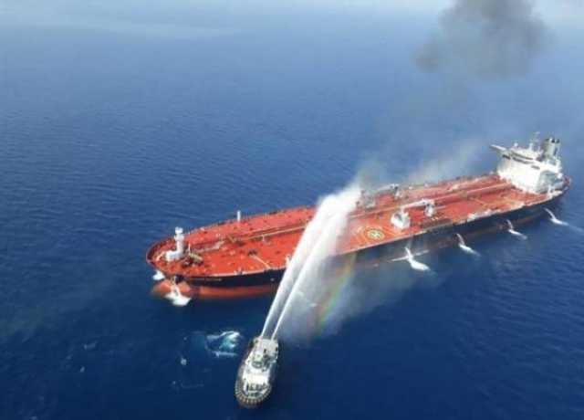 مسؤول أمريكي: الحوثيون استهدفوا ناقلة نفط في باب المندب