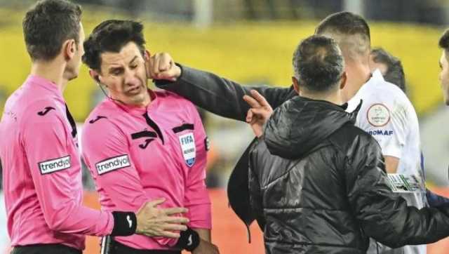 بالفيديو.. رئيس نادٍ تركي يلكم الحكم في وجهه.. وهذا ما حدث بعدها!