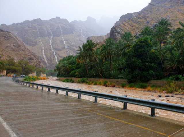 بالفيديو.. هطول أمطار متوسطة الغزارة على ولاية الجبل الأخضر