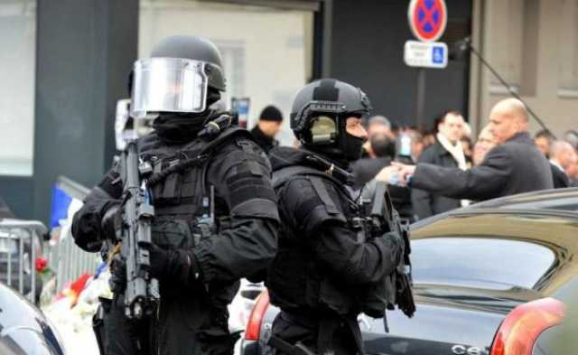 الشرطة الفرنسية تقتل مسلحا أشعل النار بكنيس يهودي