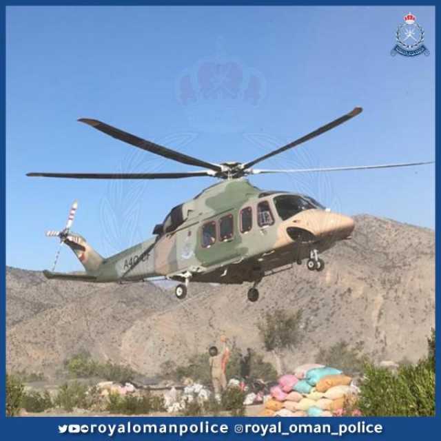 بالفيديو.. إنقاذ مواطن إثر سقوطه من على جبل بولاية نخل