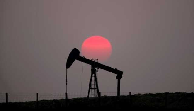 أسعار النفط العالمية تواصل انخفاضها