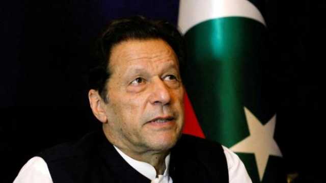 تعليق الحكم بإدانة عمران خان مع استمرار احتجازه