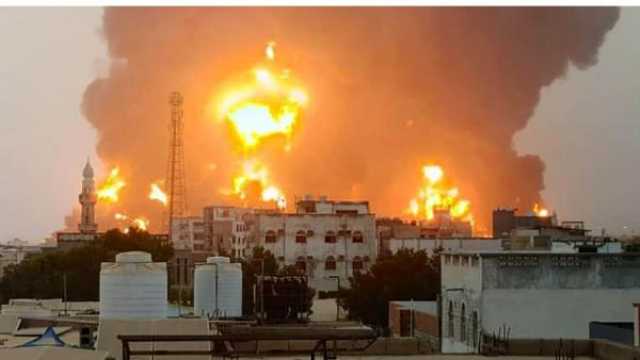 الطيران الإسرائيلي يستهدف ميناء ومطار الحديدة في اليمن