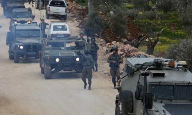 العدو الصهيوني يقتحم قرى في الضفة الغربية 