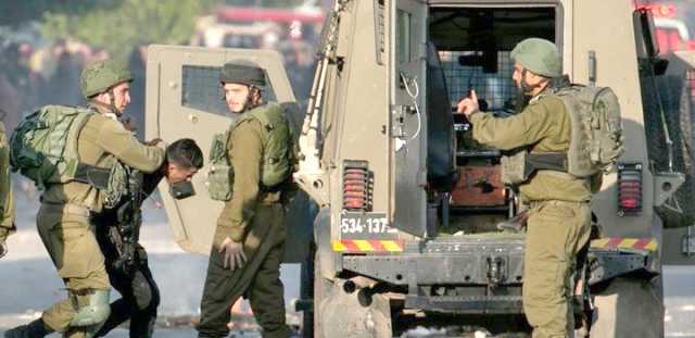 العدو الصهيوني يشن حملة اعتقالات بالضفة بينهم ثلاث سيدات فلسطينيات