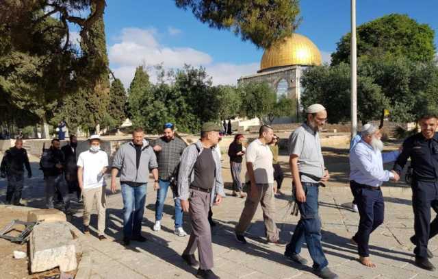 عشرات المستوطنين يدنسون المسجد الأقصى