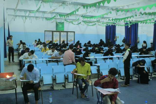 إجراء امتحانات القبول والمفاضلة في كلية الصيدلة السريرية بجامعة الحديدة 