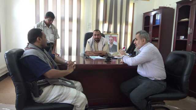 مناقشة سبل تعزيز الشراكة والتعاون بين هيئة الزكاة ومستشفى الثورة لخدمة الفقراء بالحديدة