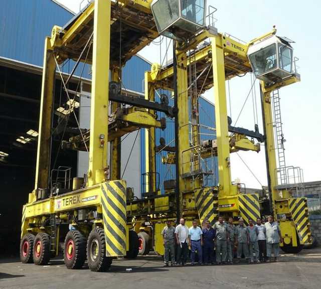 استكمال صيانة الحاضنة “15 TEREX” بميناء الحديدة 