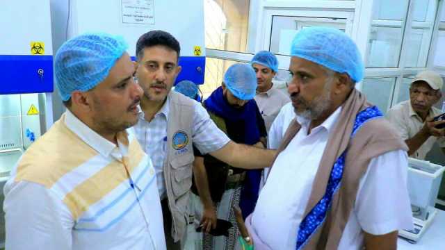 قحيم والبشيري يتفقدان المختبر المركزي بميناء الحديدة