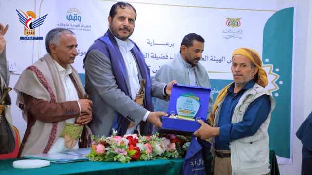 هيئة الأوقاف تكرم عددا من موظفيها المتميزين في أداء أعمالهم خلال العام 1444