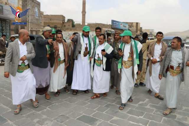 محافظ صنعاء يتفقد مشروع الرصف الحجري بمنطقة شملان مديرية همدان
