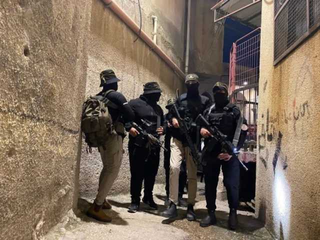مقاومون فلسطينيون يستهدفون حاجزاً عسكرياً صهيونياً في القدس المحتلة