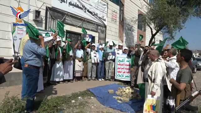 تربية تعز تسير قافلة الرسول الأعظم للمرابطين في الجبهات