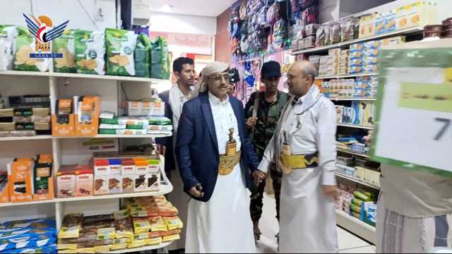 عضو السياسي الأعلى السامعي يتفقد عدداً من الأسواق في تعز