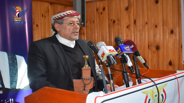 وزير الإدارة المحلية يهنئ قائد الثورة ورئيس المجلس السياسي بالعيد التاسع لثورة 21 سبتمبر