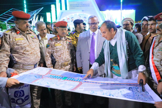 رئيس الوزراء يتفقد سير الترتيبات التنظيمية في ساحة ميدان السبعين بصنعاء