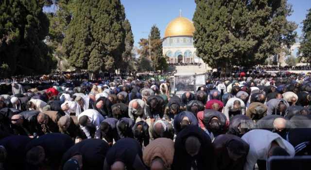40ألفا يؤدون صلاة الجمعة في المسجد الأقصى