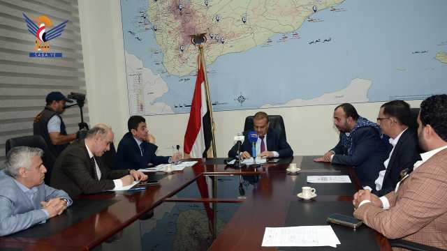 اجتماع برئاسة الدرة يناقش آلية توفير الاحتياجات الضرورية لميناء الحديدة