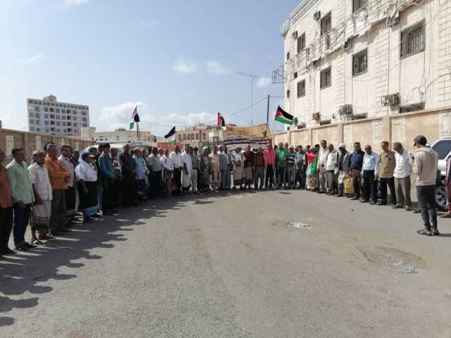 مسيرة ووقفة في الضحى والمغلاف بالحديدة تنديدا بمجازر العدو الصهيوني في غزة