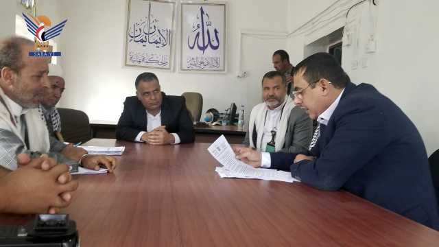 الصوفي والحمزي يدشنان العمل بخدمات البوابة الإلكترونية في مكتب الصناعة بحجة