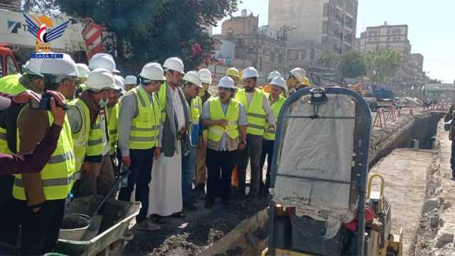 عباد وعثمان يطلعان على سير تأهيل الخط الناقل للصرف الصحي في سائلة صنعاء