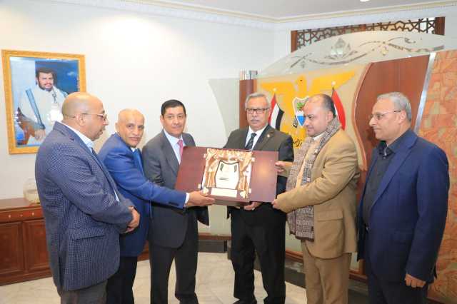 الدكتور بن حبتور يلتقي رئيس مجلس إدارة جامعة الجيل الجديد