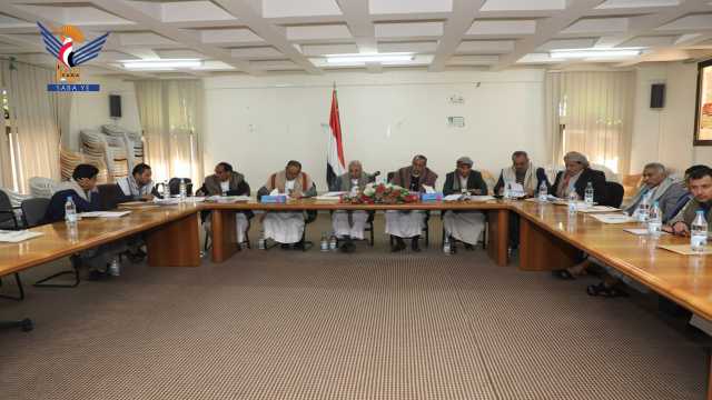 اجتماع للقطاع الإداري يناقش مستوى تنفيذ مدونة السلوك ودليل تطوير الخدمات وتبسيط الإجراءات
