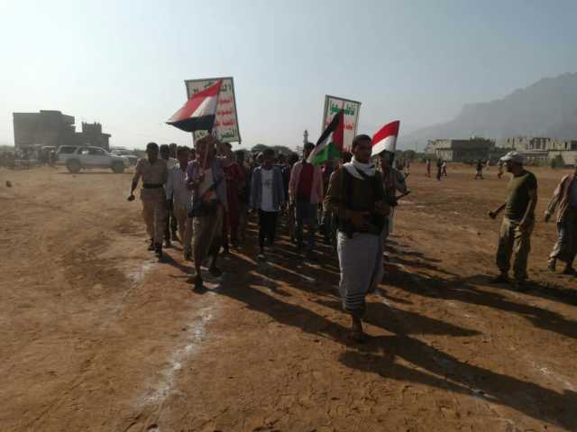 عرض رمزي ووقفة في الحجيلة بالحديدة لإعلان النفير والتنديد بالعدوان على غزة واليمن